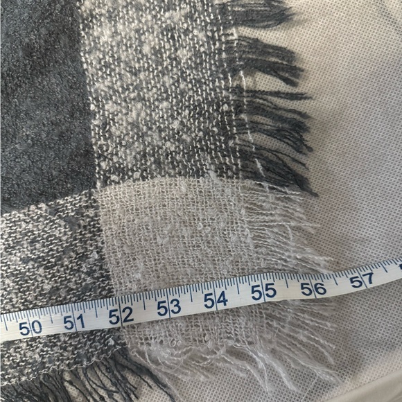 Over sized scarf. - Picture 2 of 4